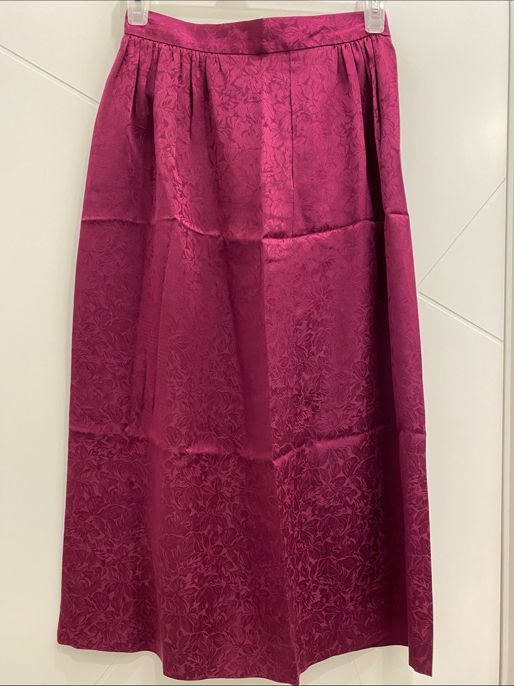Vintage 100% Silk Magenta Floral Jacquard Midi Skirt | Quiet Luxury | Alysson - Picture 5 of 9